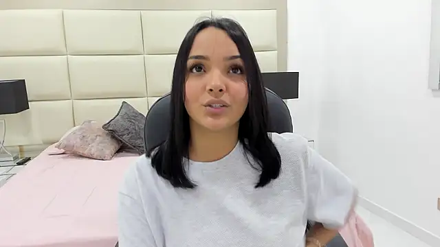 Chloelarsons online show from May 13, 11:21 pm