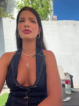 RaniaSnow online show from May 10, 1:24 pm