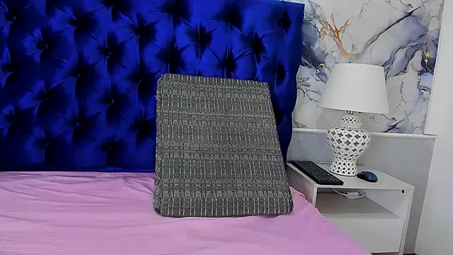 ORIANNA JONES online show from March 18, 12:21 pm