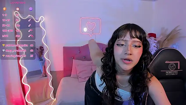 MILY TAY online show from March 19, 5:39 pm