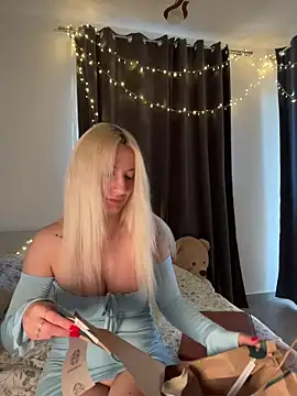 EllaCharm  online show from April 6, 3:35 pm