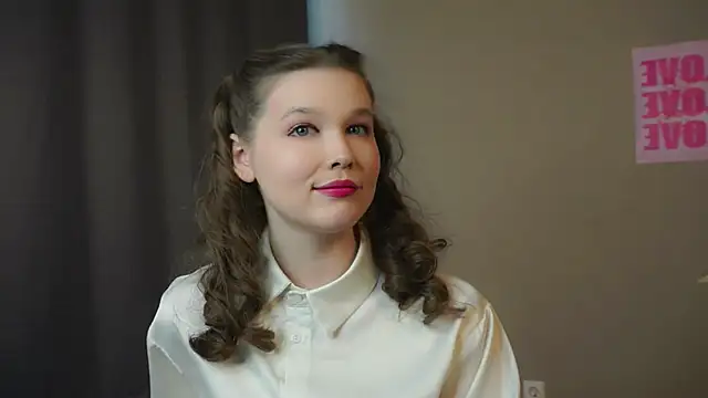 NicoleBryd online show from March 17, 8:40 am