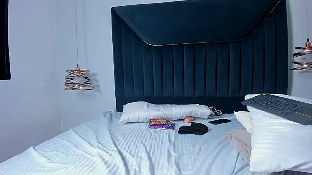 Dahlia Rosse online show from April 1, 9:43 am