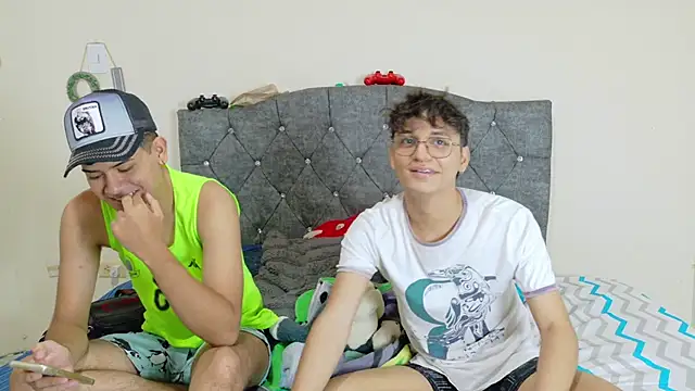 logan andrew online show from April 15, 8:42 pm