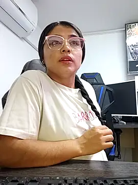 AlmaRios online show from March 13, 2:07 pm