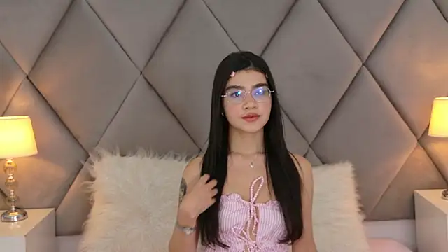 OliviaDiaz online show from May 10, 8:33 pm