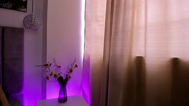 MaiaSinclair online show from April 1, 1:41 pm