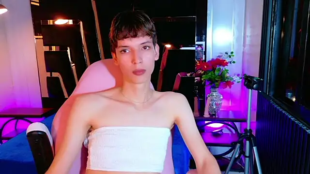 Stefany PiInk online show from May 4, 1:15 pm