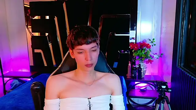 Stefany PiInk online show from May 6, 1:26 pm