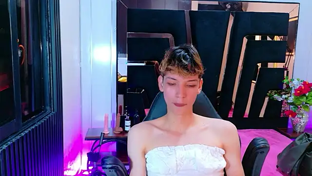 Stefany PiInk online show from March 31, 1:22 pm