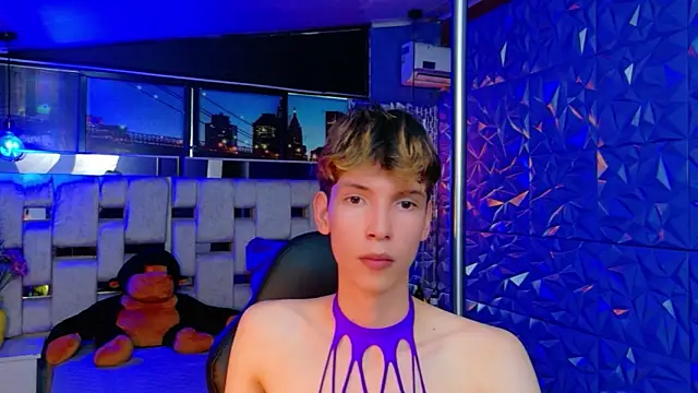 Stefany PiInk online show from April 7, 8:22 pm