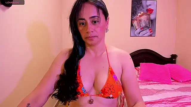 sara florez12 online show from May 4, 11:14 am