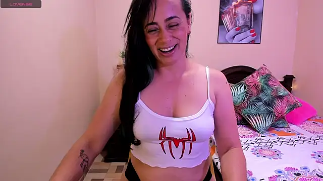 sara florez12 online show from May 12, 4:13 pm