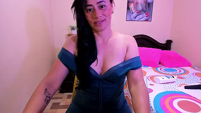 sara florez12 online show from May 23, 11:52 am