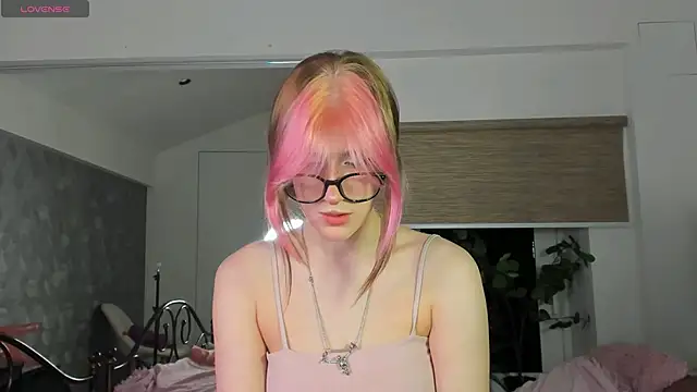 Elvessa Aura online show from April 8, 8:22 pm