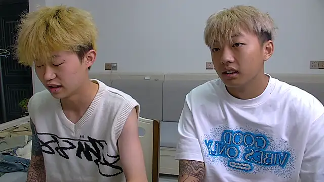 Chili-001 online show from March 24, 6:52 am