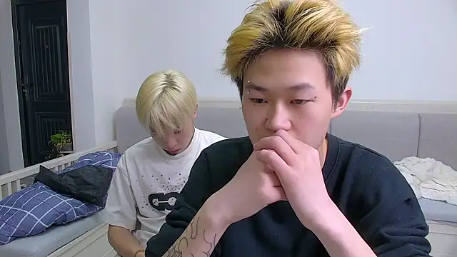 Chili-001 online show from April 3, 11:08 am