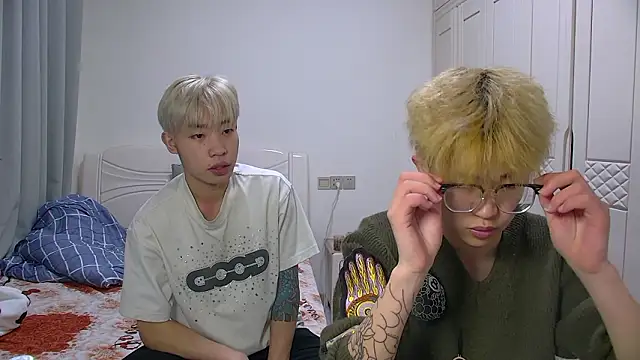 Chili-001 online show from March 25, 10:18 am