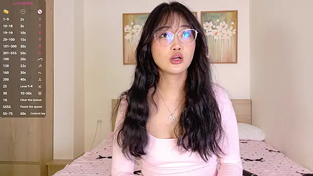 pinkyblooom online show from May 11, 9:00 am