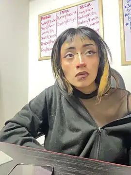 baby akuma online show from April 8, 3:30 am