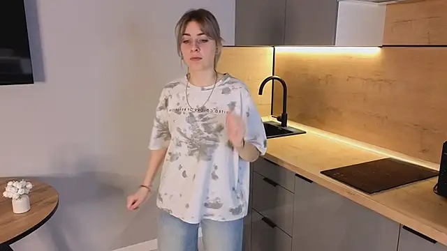 RebeccaaNelson online show from April 4, 6:23 am