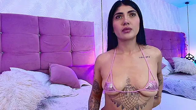 Emmacollinsf online show from April 4, 7:56 pm