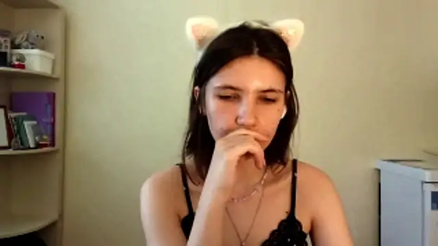 FluffyKisses online show from March 29, 6:01 am