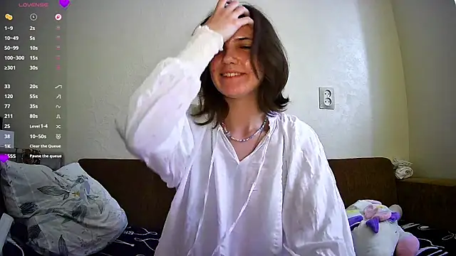 FluffyKisses online show from April 3, 1:42 pm