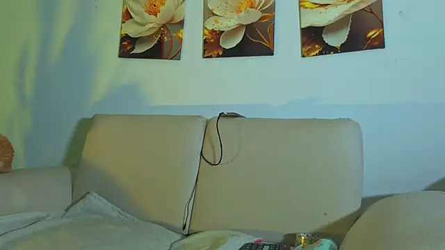 Viioletcollins online show from May 8, 12:03 am