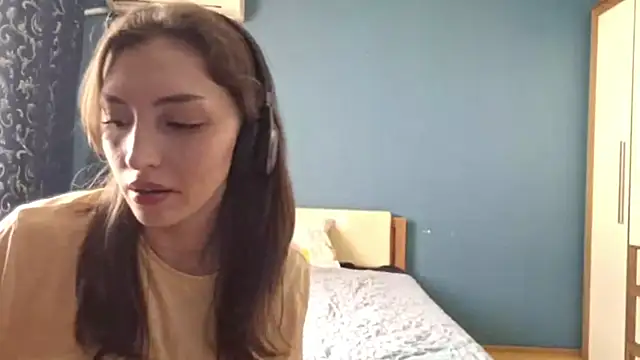 CindyLight online show from April 11, 2:21 pm