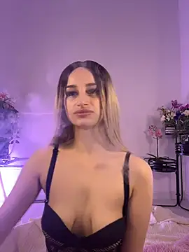 ScarletFlameee online show from May 23, 7:06 am