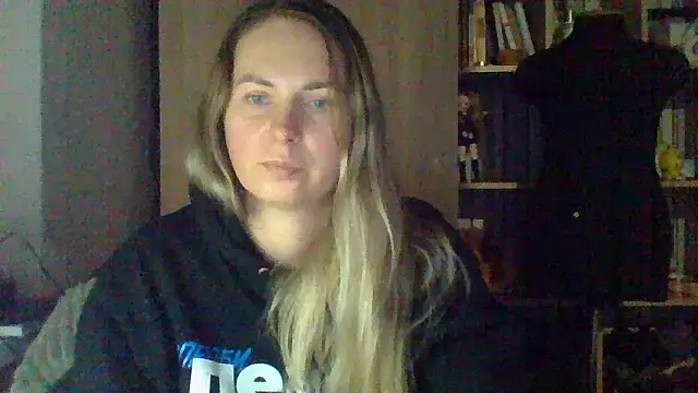 Mollie365 online show from March 8, 4:22 pm