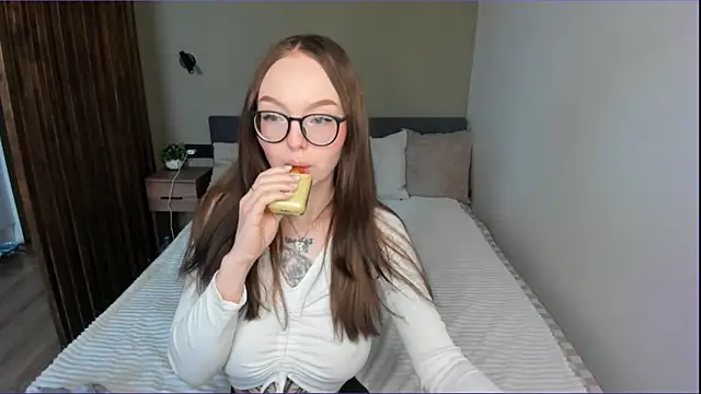 IvyHornyCore online show from April 9, 5:21 am