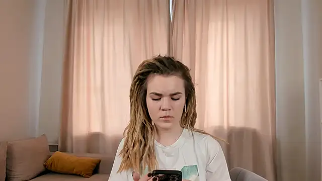 AldaCerrello online show from March 27, 12:39 pm