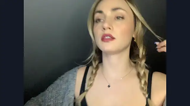 ScarlettSensitive online show from May 15, 8:22 pm