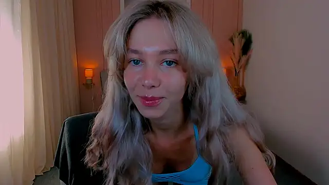 LuluAlis online show from May 21, 1:53 pm