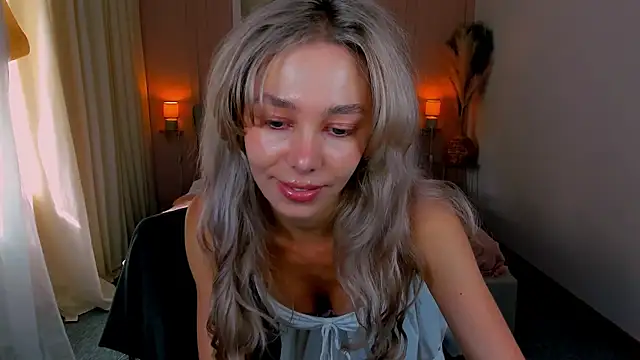 LuluAlis online show from May 22, 2:15 pm