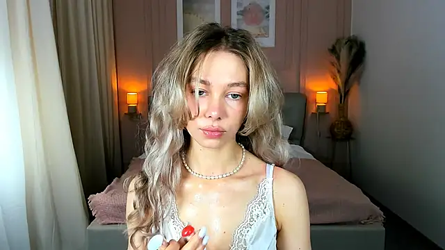 LuluAlis online show from May 4, 12:53 pm