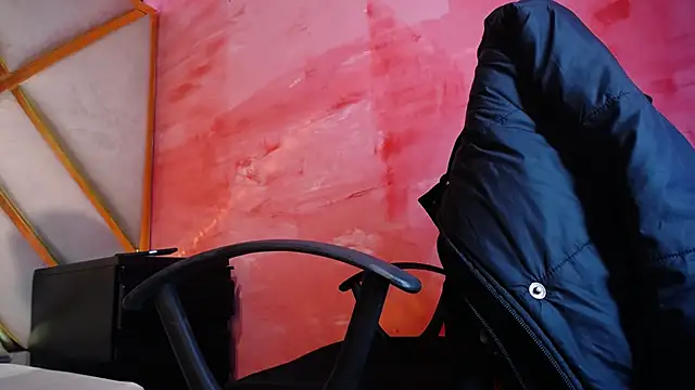 Noemi Miller  online show from April 9, 11:59 am