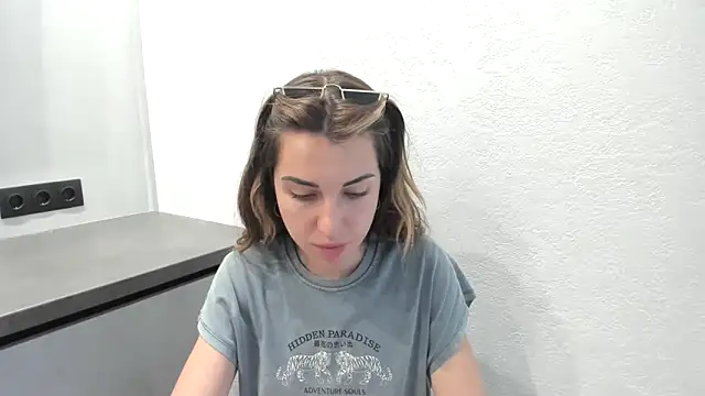 summmmersky1 online show from May 11, 2:56 pm