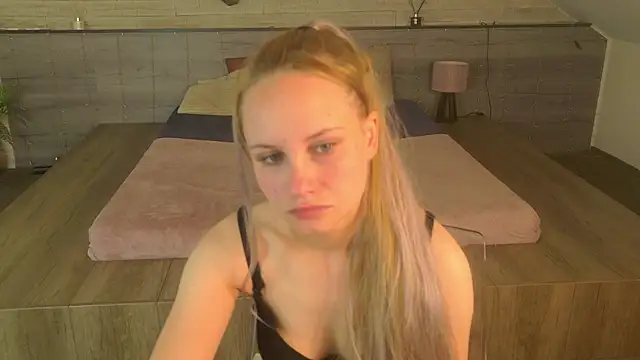 IceBlueBabe online show from May 17, 8:08 pm
