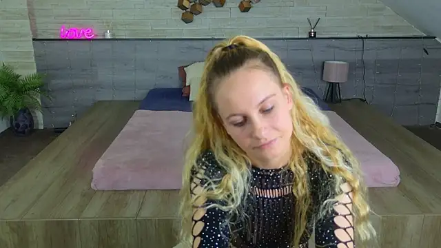 IceBlueBabe online show from April 8, 8:11 pm