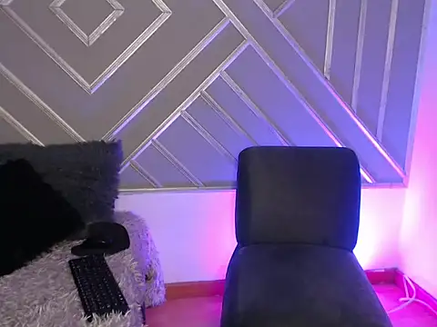 samantha hanson online show from April 3, 3:15 am