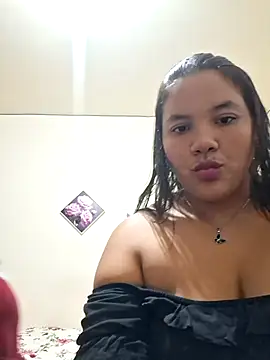 monicarokaforte online show from May 23, 1:04 am