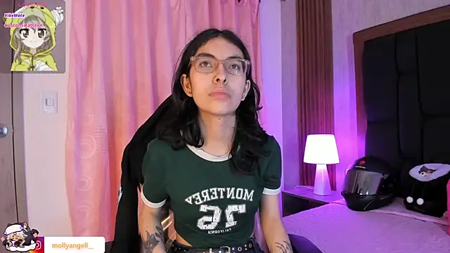 Molly A online show from April 6, 3:02 pm