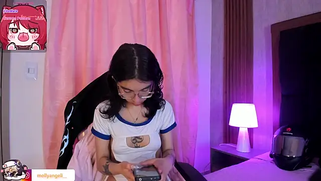 Molly A online show from April 9, 2:33 pm