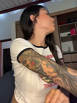 Twoshotsparty420 online show from April 7, 1:35 pm