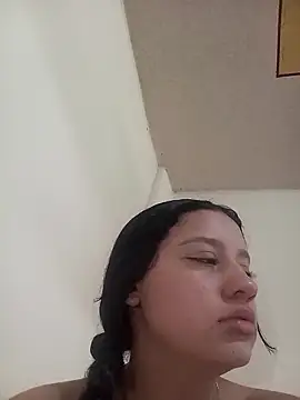 leyla-aron online show from April 3, 6:17 pm