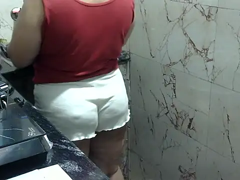 HouseWife4466 online show from May 15, 8:39 am