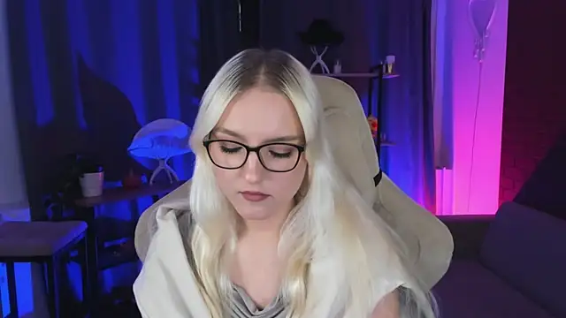 ViolaMore online show from March 26, 8:27 am